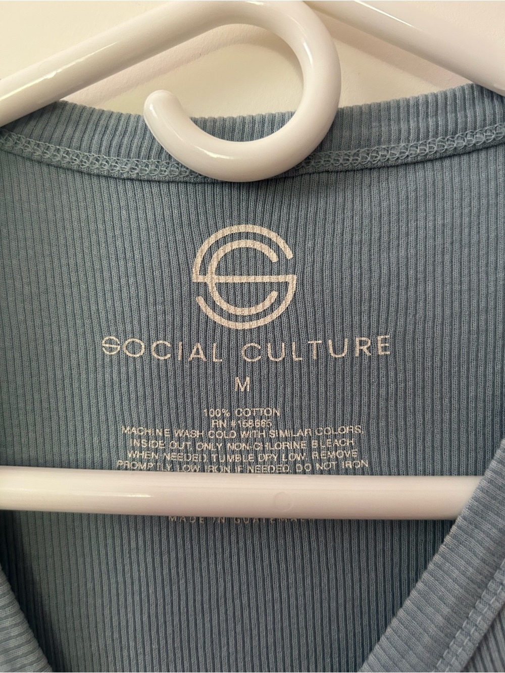 Cropped Ribbed Tee with Cocktail Graphic - Blue - Picture 3 of 3